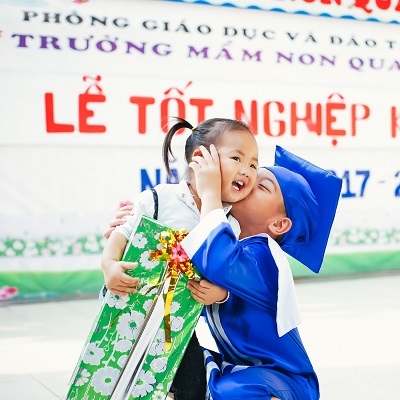 GIẶT MAY LỄ PHỤC TỐT NGHIỆP CỬ NHÂN